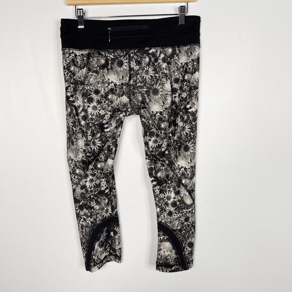 Lululemon Womens 8 Black White Run Inspire Crop II All Luxtreme Flowabunga - Picture 2 of 9